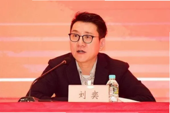 足球经纪人生意经不仅是球员转会，更是人脉